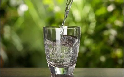 Живата Вода: Тайните на Изобилието и Здравето